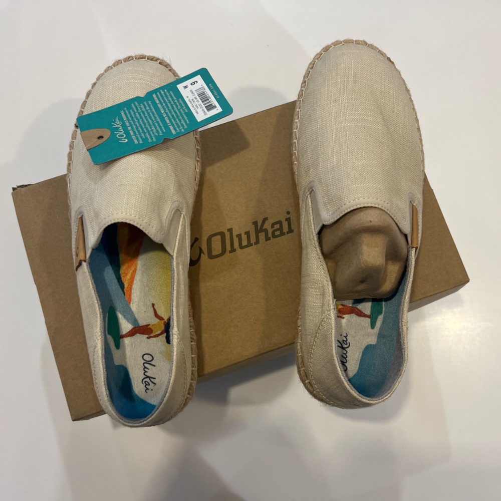 Olukai women’s size 9 slip on espadrille beige.